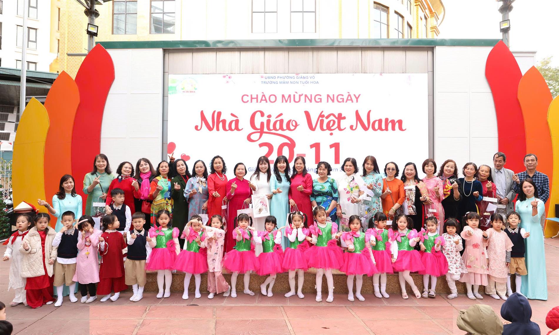 Trường mầm non Tuổi Hoa tri ân, tôn vinh các nhà giáo nhân ngày 20-11.