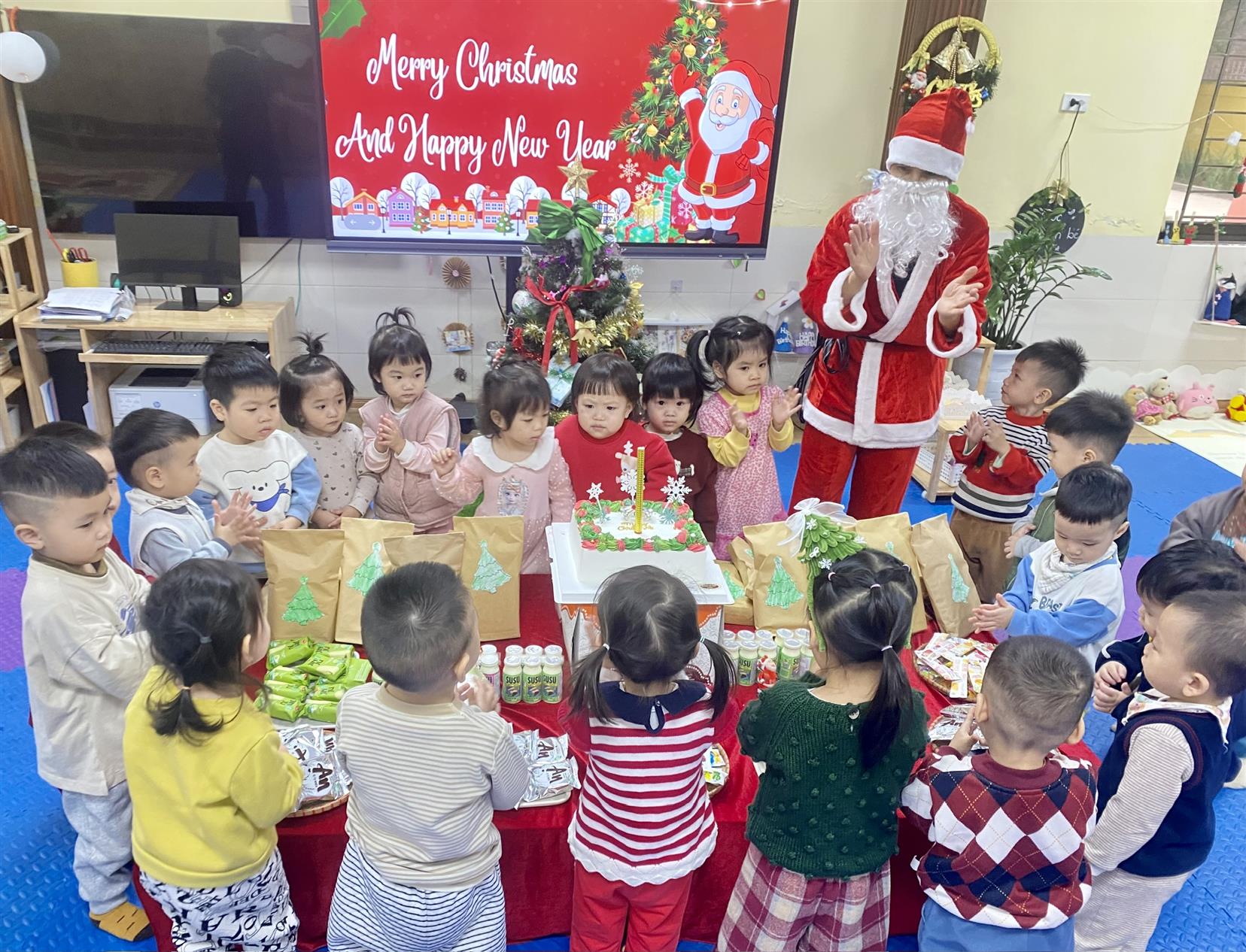 🎄Noel vui vẻ và ấm áp của các bé lớp nhà trẻ D1 ✨👶