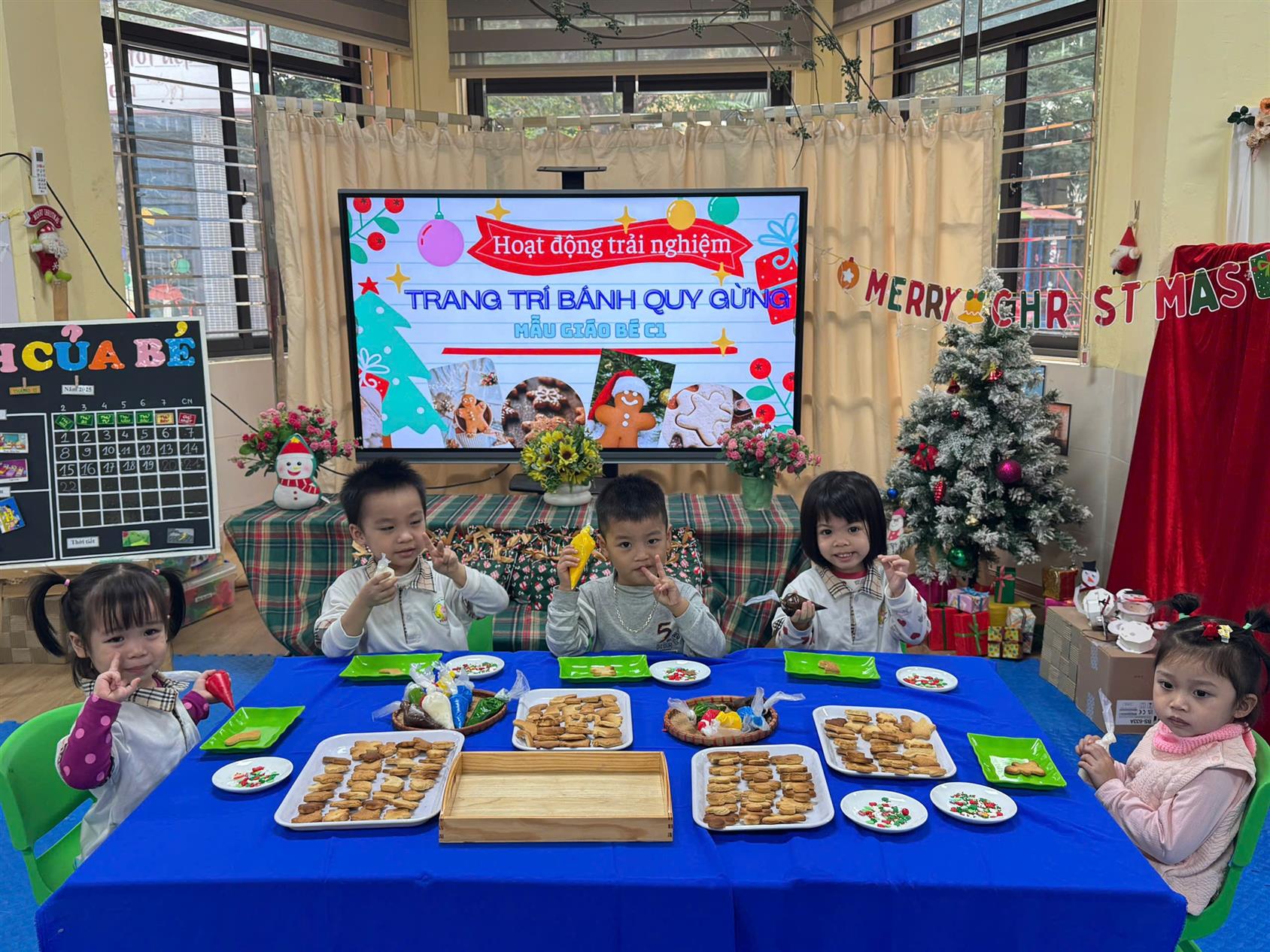 🎄 Bé trải nghiệm làm Bánh Gừng – Giáng Sinh ngọt ngào yêu thương lớp bé C1 🎄