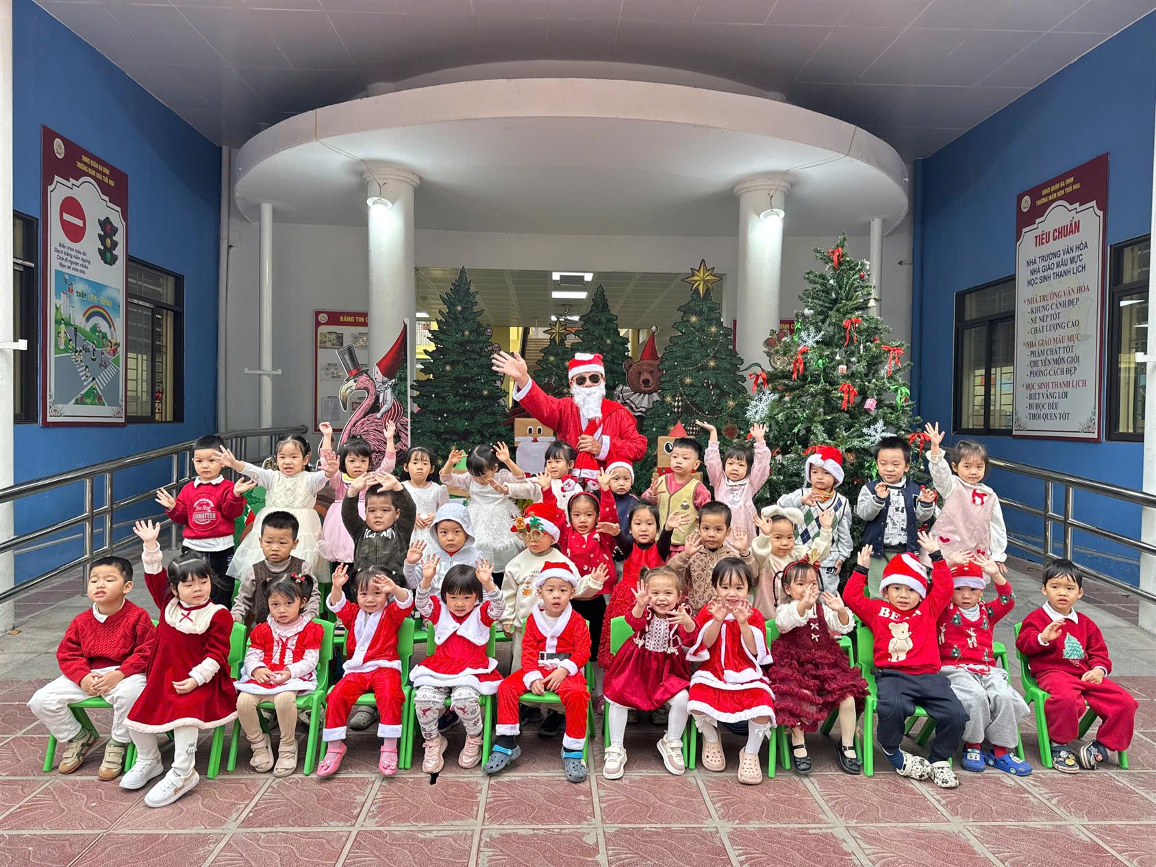 Giáng sinh yêu thương của các bé lớp mẫu giáo bé C1.