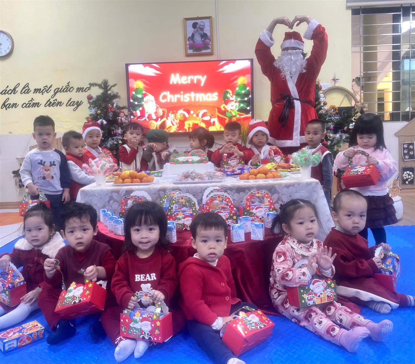 Giáng sinh an lành và ấm áp của các bạn nhỏ lớp D3