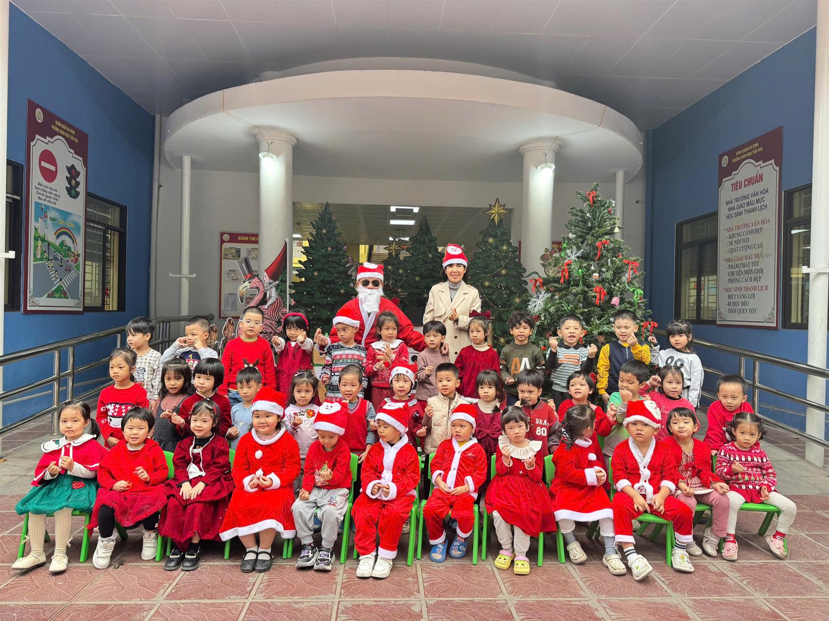 🎄✨ Noel ấm áp – Niềm vui ngập tràn của các bạn lớp MGN B3✨🎄