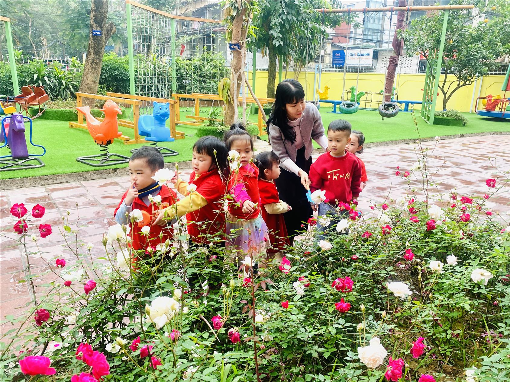 Trường mầm non Tuổi Hoa cùng hưởng ứng phong trào "Tết trồng cây - Đời đời nhớ ơn Bác Hồ"
