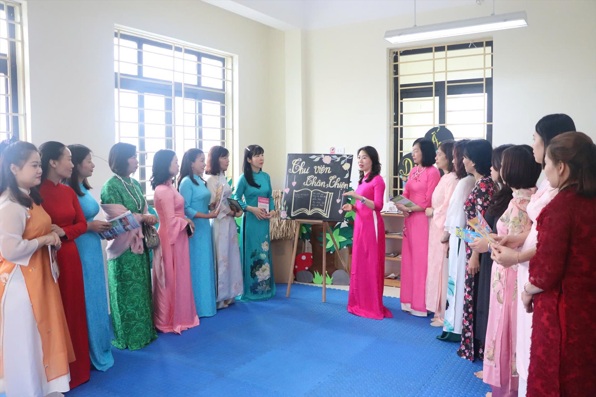 Trường mầm non Tuổi Hoa quận Ba Đình và trường mầm non Ba Trại B, huyện Ba Vì  giao lưu học tập trao đổi kinh nghiệm và kỷ niệm 115 năm ngày quốc tế phụ nữ(8/3/1910 – 8/3/2025).
