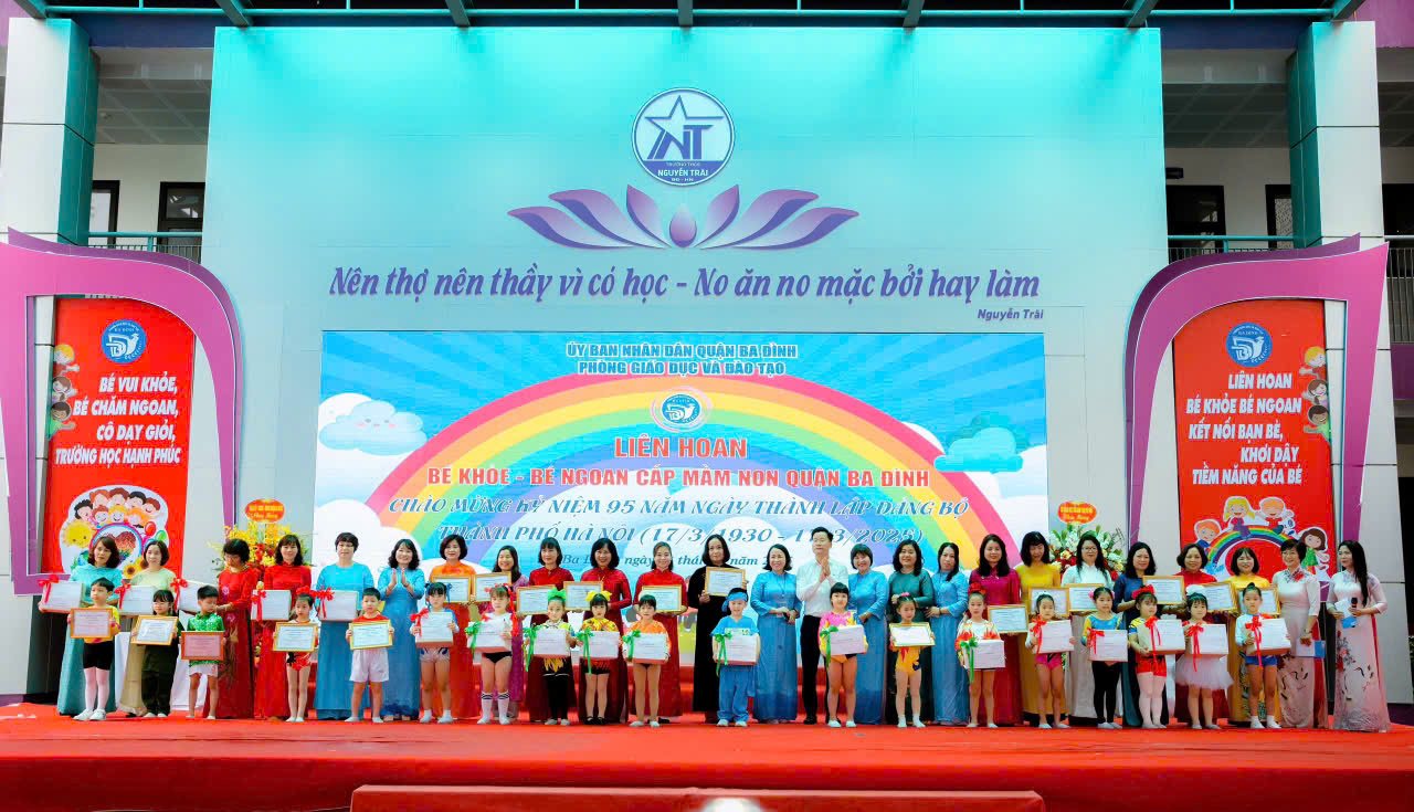 Các bé trường mầm non Tuổi Hoa phấn khởi tham gia liên hoan “Bé khỏe, bé ngoan” cấp học mầm non quận Ba Đình