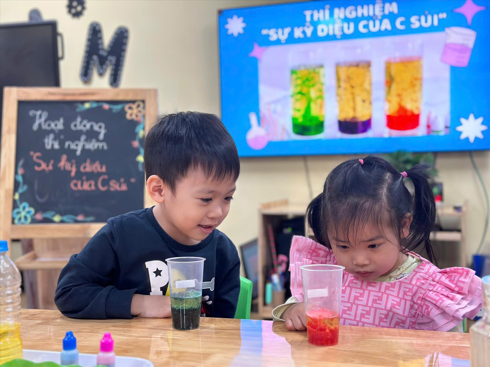 Thí nghiệm "Sự kỳ diệu của C sủi" của các bé MGN B1