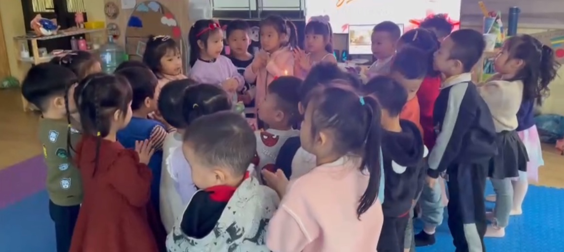 💖Cô và trò lớp MG Nhỡ  B4 cùng nhau hưởng ứng chiến dịch "Giờ trái đất" năm 2025🌍