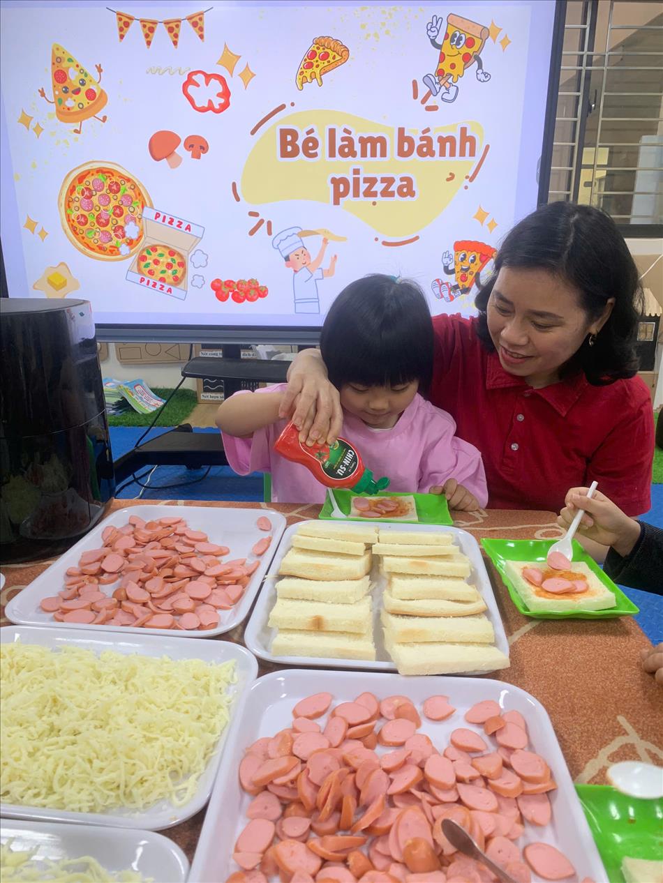 Những chiếc bánh pizza thơm ngon đến từ bàn tay của những đầu bếp nhí Lớp C2!!!