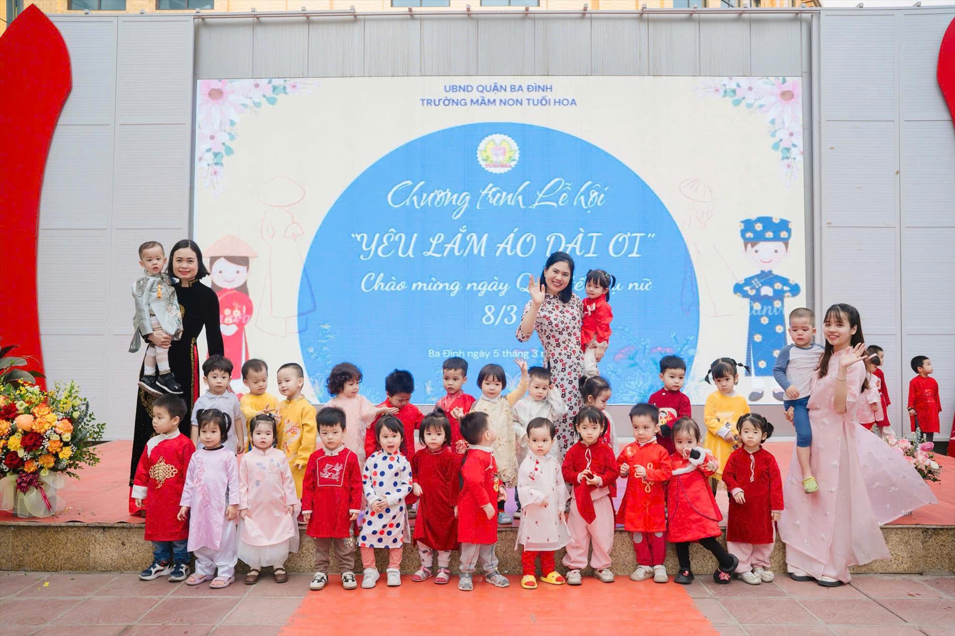 Các bé lớp D1 tham gia chương trình "Yêu lắm áo dài ơi!"