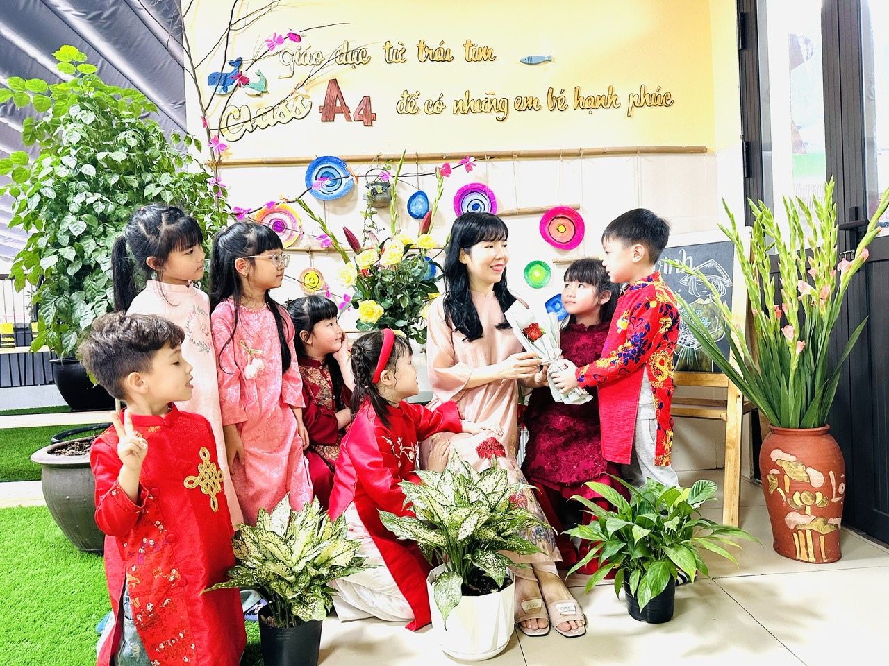 Chào mừng ngày  quốc tế phụ nữ  8/3 và Lễ hội áo dài của các bé lớp A4