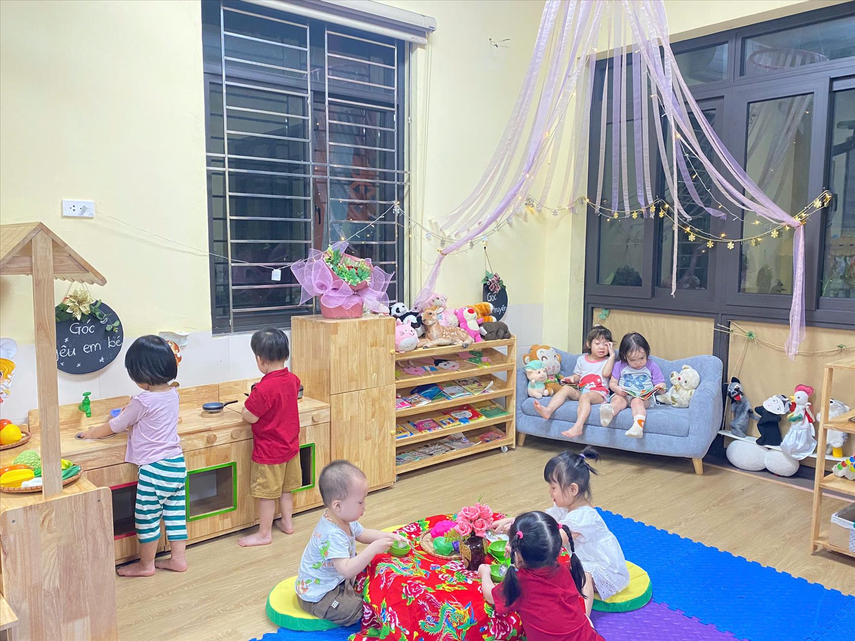 Lớp Nhà trẻ D1 tham gia hội thi "Xây dựng môi trường giáo dục phát huy tính tích cực của trẻ"