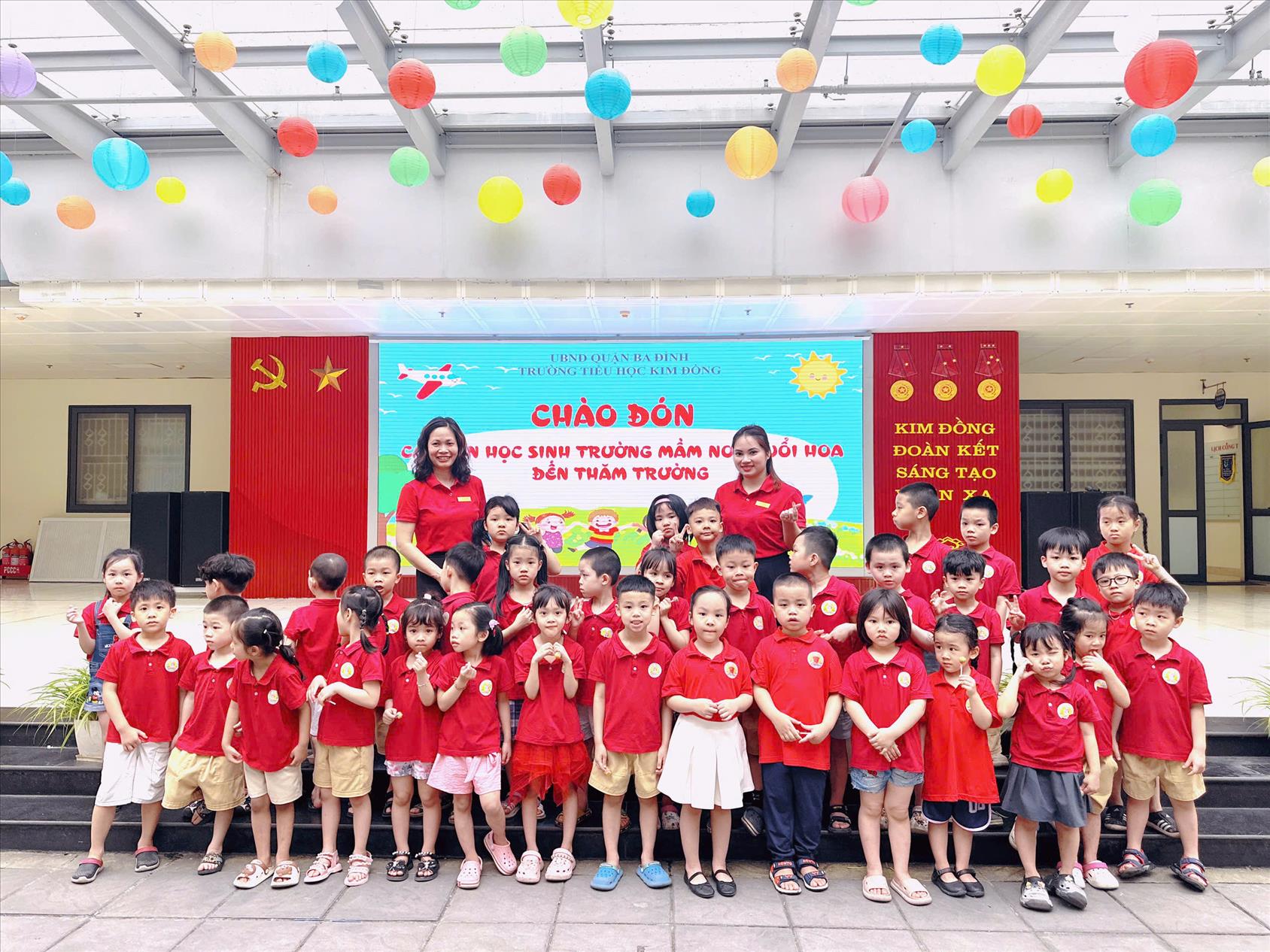 Hoạt động trải nghiệm tham quan trường tiểu học của các bạn nhỏ lớp mẫu giáo lớn A2