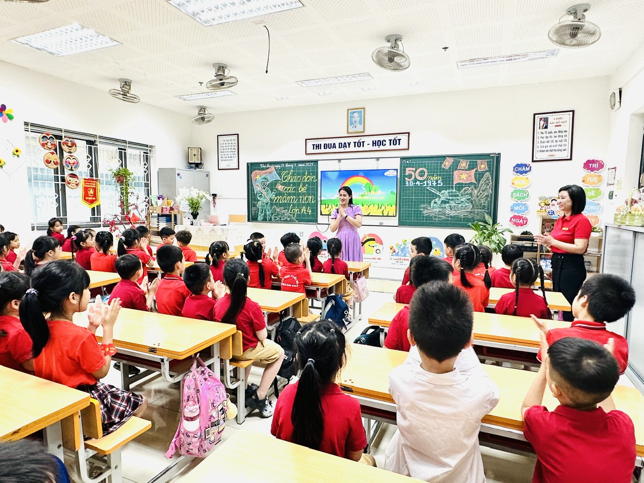 Buổi thăm quan tại trường Tiểu học Kim Đồng của lớp mẫu giáo lớn A4