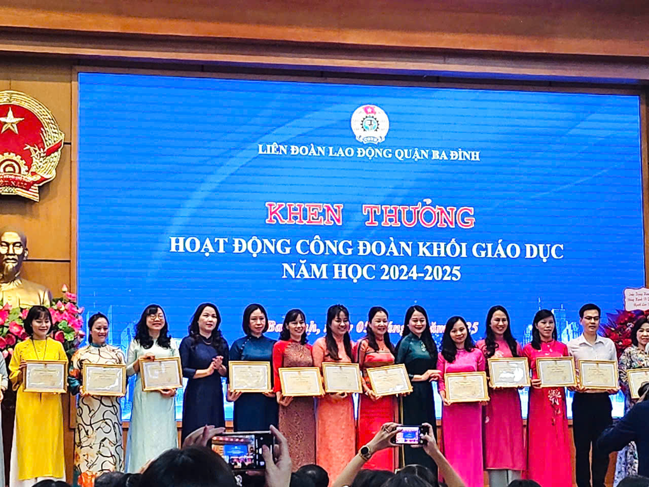 Công đoàn trường  MN Tuổi Hoa – một  tập thể xuất sắc, đoàn kết  với những tấm gương tiêu biểu trong phong trào thi đua  và hoạt đông Công Đoàn năm học 2024 – 2025