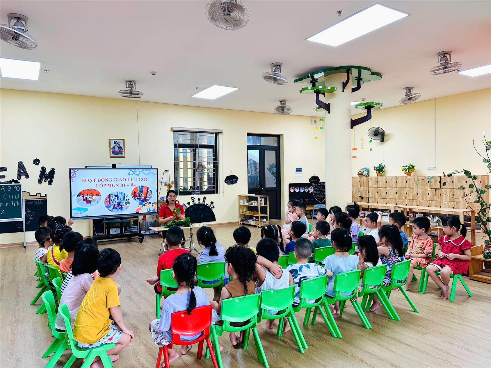 Trải nghiệm thú vị cùng các bé yêu lớp MG Nhỡ B1- B4 trong giờ hoạt động góc.
