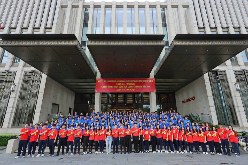 Chi đoàn trường mầm non Tuổi Hoa tham gia hành trình “Tôi yêu Tổ quốc tôi” chào mừng kỷ niệm 80 năm Cách mạng tháng Tám thành công (19/8/1945 - 19/8/2025) và Quốc khánh nước Cộng hòa xã hội Chủ nghĩa Việt Nam (02/9/1945 - 02/9/2025)