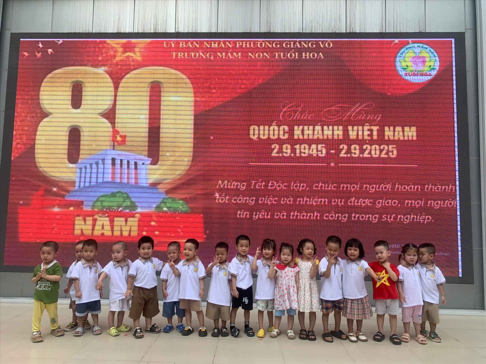 Hoạt động chào mừng Quốc khánh 2/9 của các bé lớp Mẫu giáo Bé C2