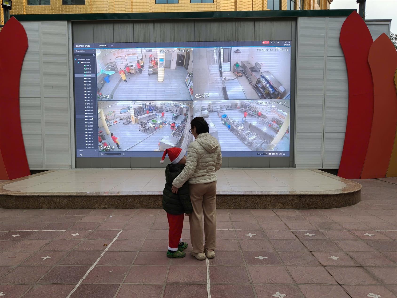 Trường mầm non Tuổi Hoa ứng dụng CNTT, sử dụng hiệu quả màn hình Led trong công tác giao nhận thực phẩm.