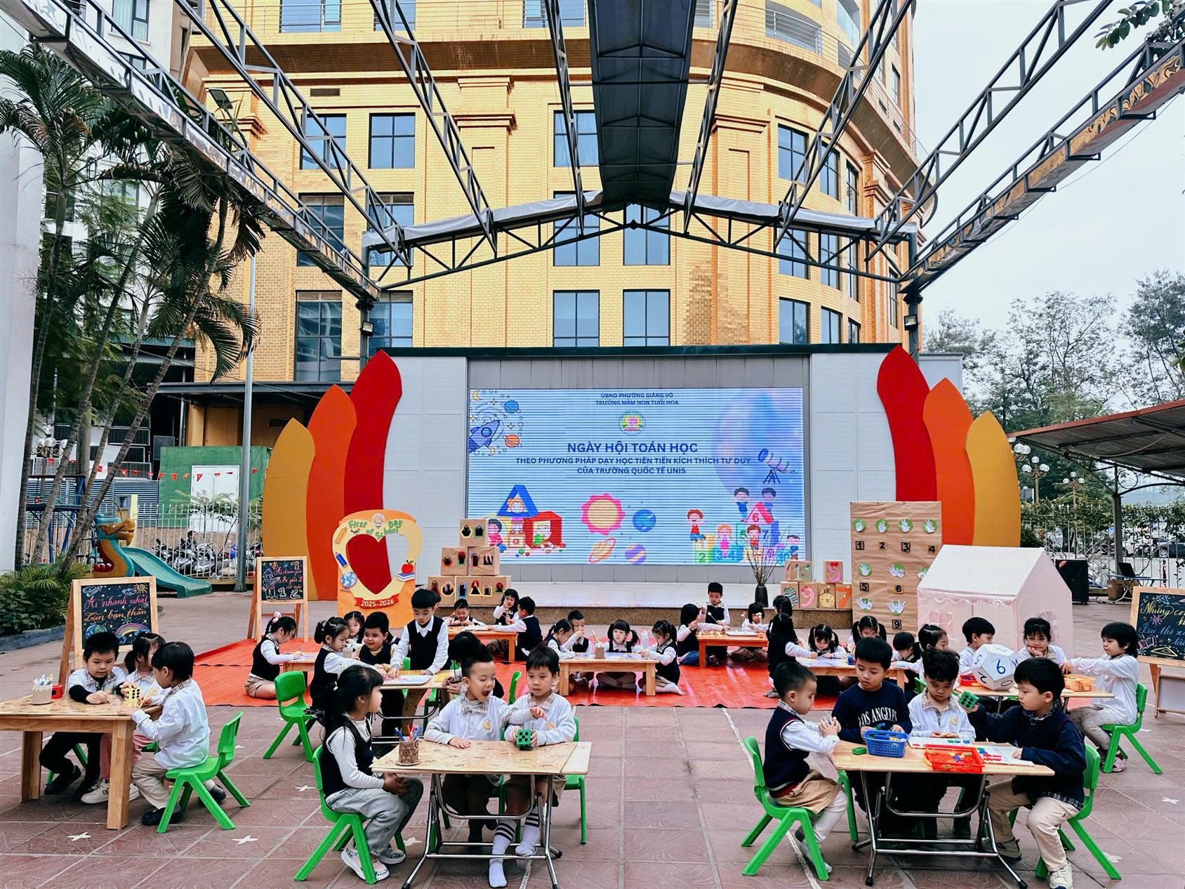 Lớp mẫu giáo lớn  A2 hào hứng tham gia “Ngày hội toán học”