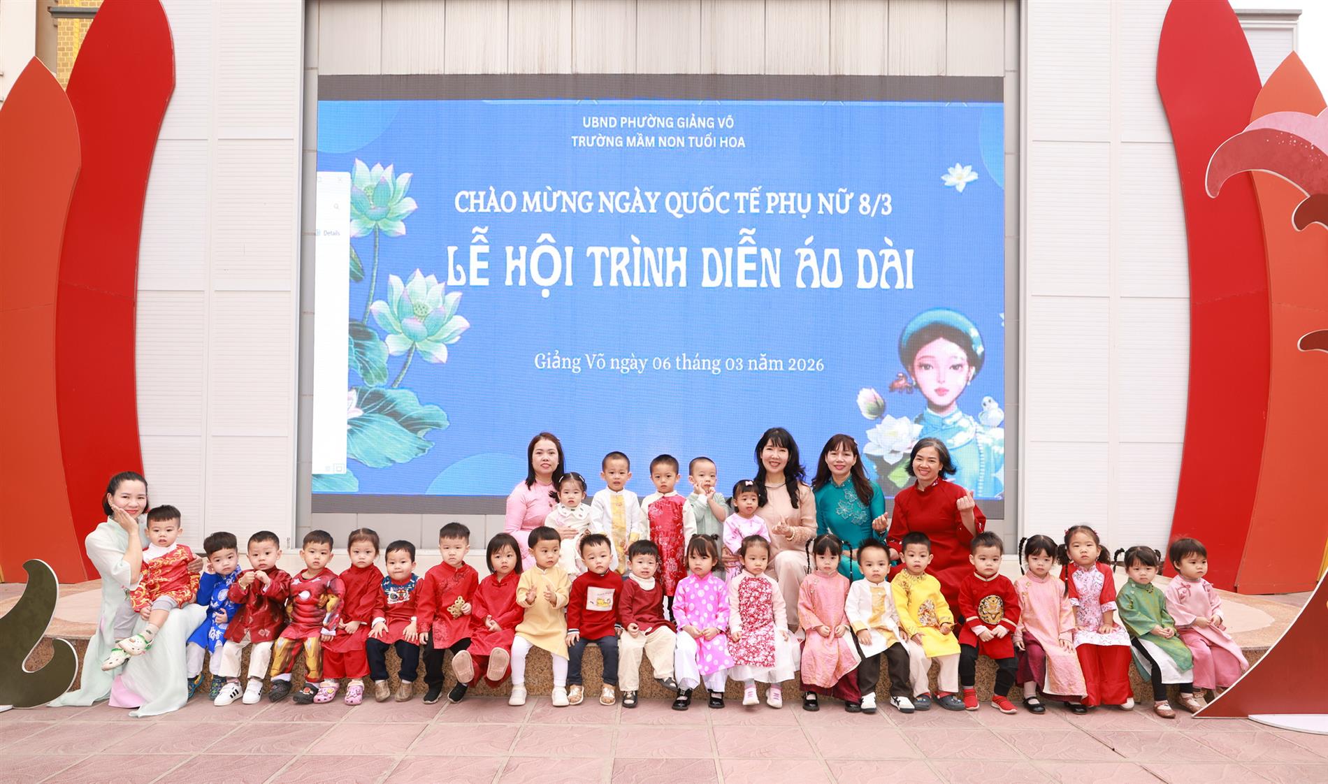 Lễ hội trình diễn áo dài của các Bé lớp nhà trẻ D2 chúc mừng ngày 8/3.