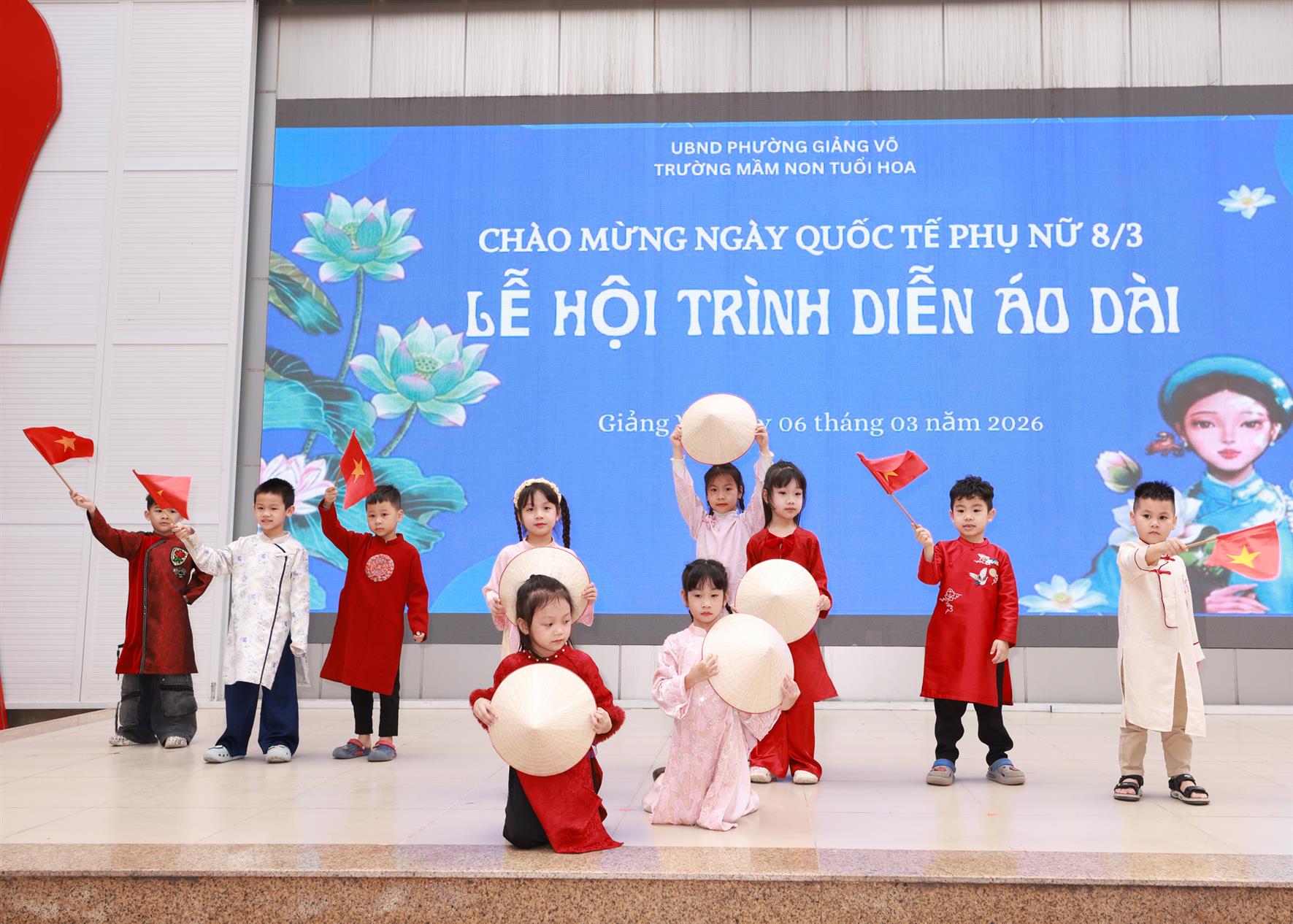 Các bé lớp A3 hân hoan tham gia “Lễ hội trình diễn áo dài” chào mừng ngày Quốc Tế Phụ Nữ 8/3!
