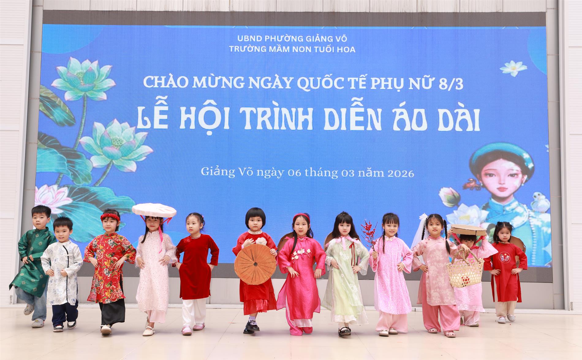 Trường mầm non Tuổi Hoa tôn vinh nét đẹp Việt, gìn giữ bản sắc văn hoá với chương trình "Lễ Hội trình diễn áo dài" Chào mừng ngày Quốc Tế phụ nữ 8/3