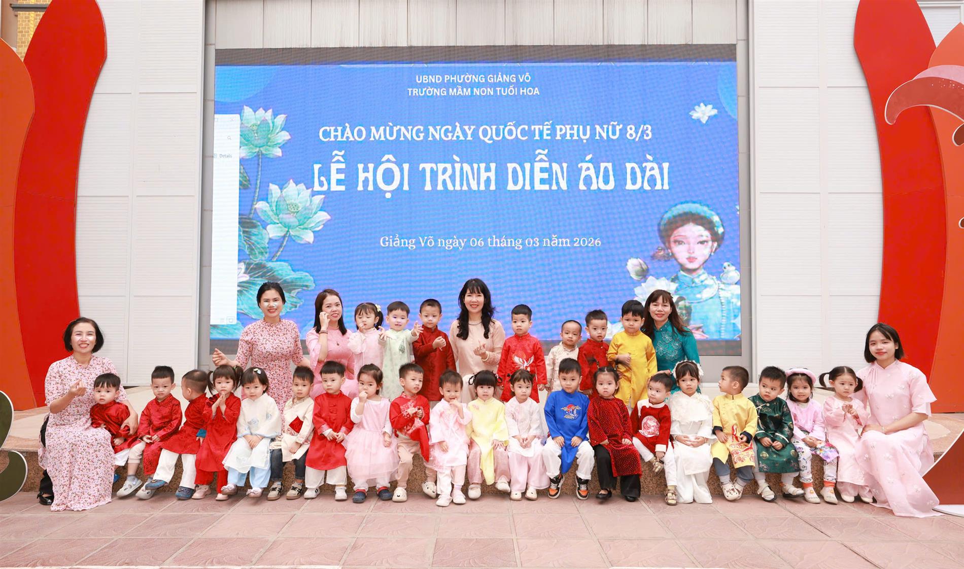 🌸✨ Lễ hội trình diễn áo dài – Tôn vinh vẻ đẹp Việt của các bé lớp nhà trẻ D1 ✨🌸