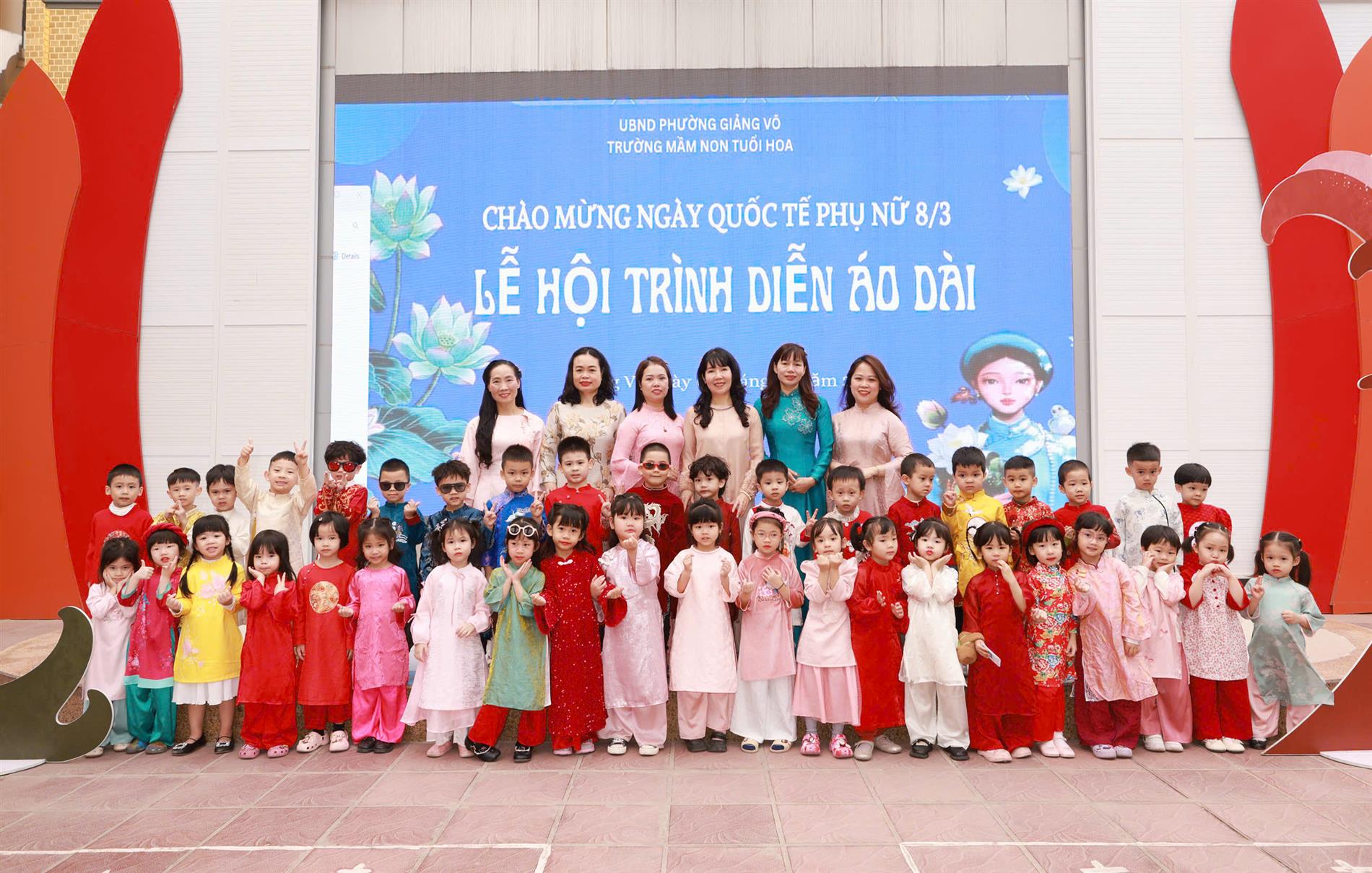 Chào mừng Ngày Quốc tế Phụ nữ 8/3 – Lễ hội trình diễn áo dài của các bạn nhỏ lớp B3