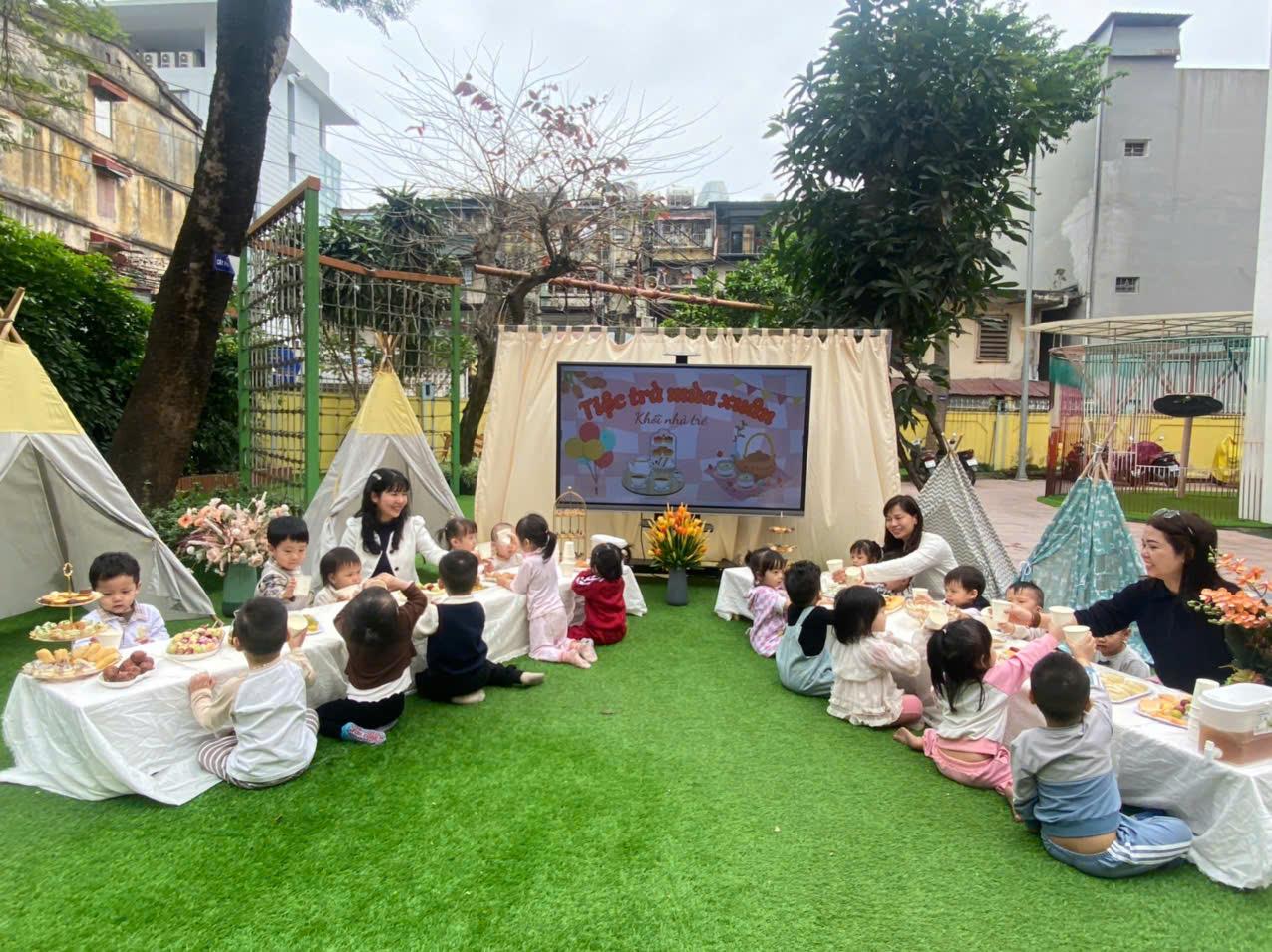 Lớp nhà trẻ D2 hào hứng tham gia "Tiệc trà mùa Xuân" cùng các bạn khối nhà trẻ 🌸