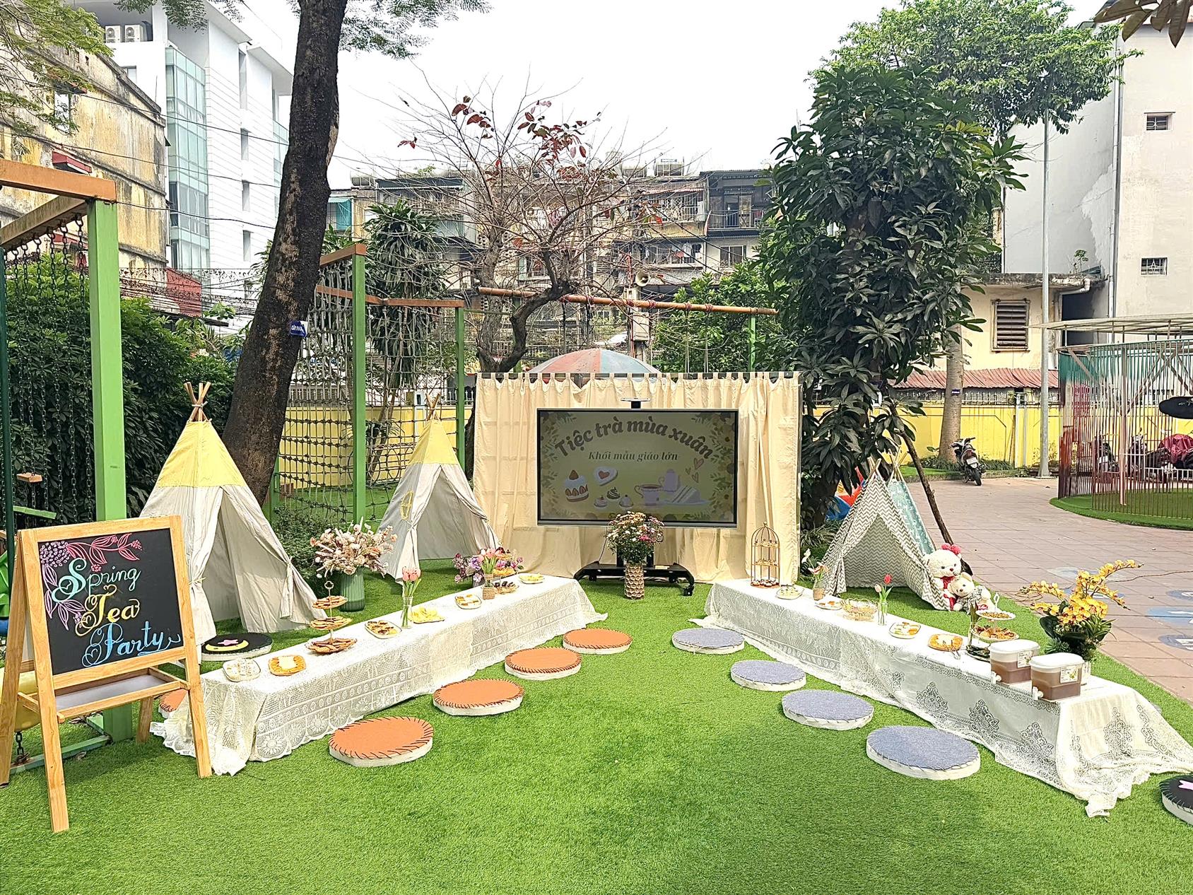 "Tiệc trà mùa xuân - Bé vui kết bạn" của các bạn khối mẫu giáo lớn trường mầm non Tuổi Hoa