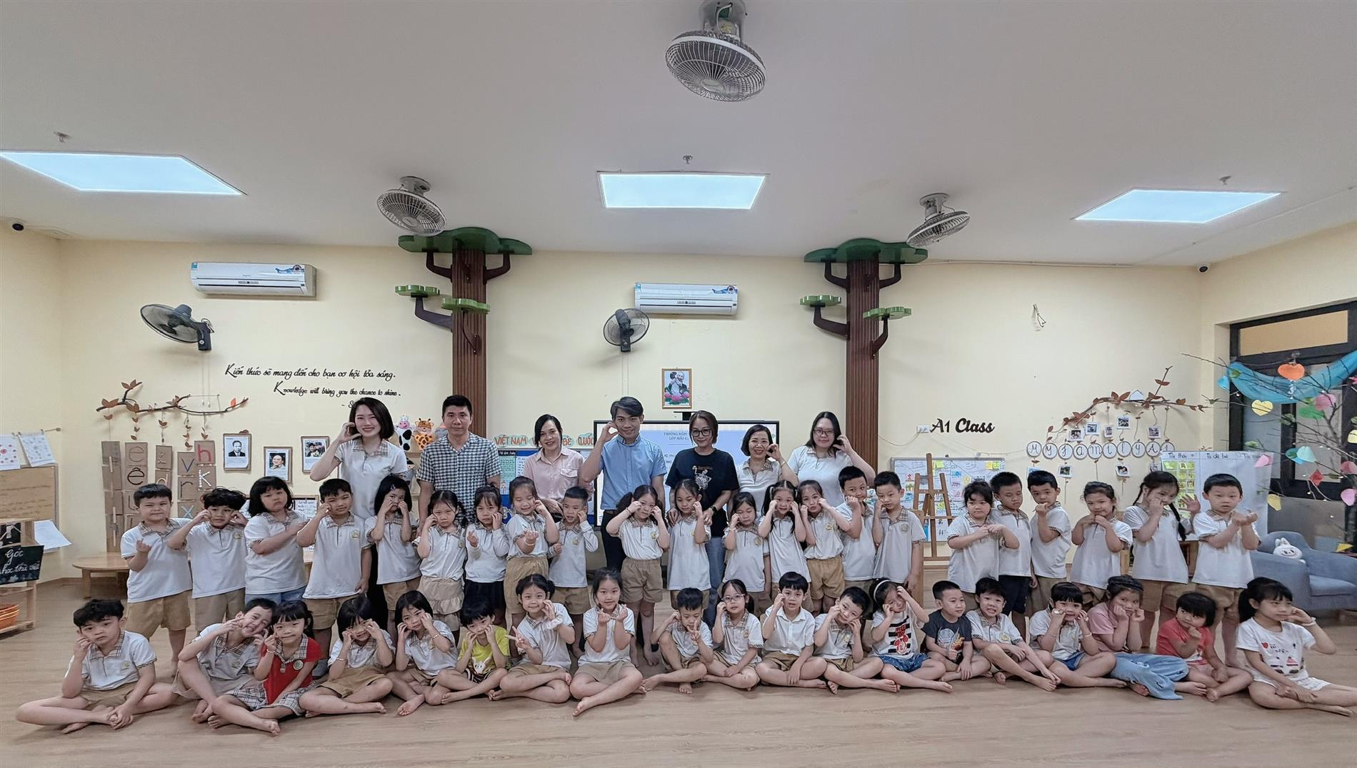 Cùng con khám phá tư duy: Khi bố mẹ bước vào “Thế giới lập trình không gian” của các bạn nhỏ lớp A1