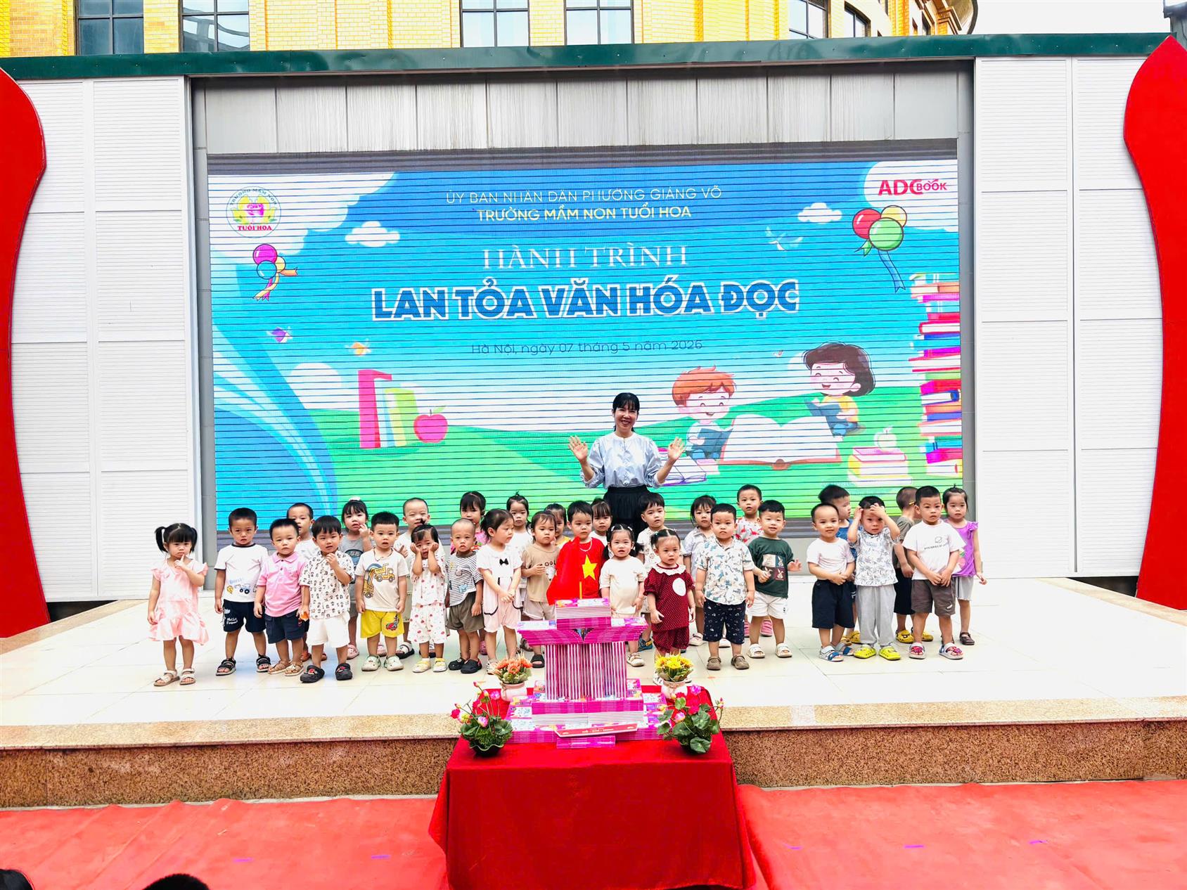 Các bạn nhỏ lớp D2 tham gia trải nghiệm đặc biệt " Hành trình lan tỏa Văn hóa đọc"