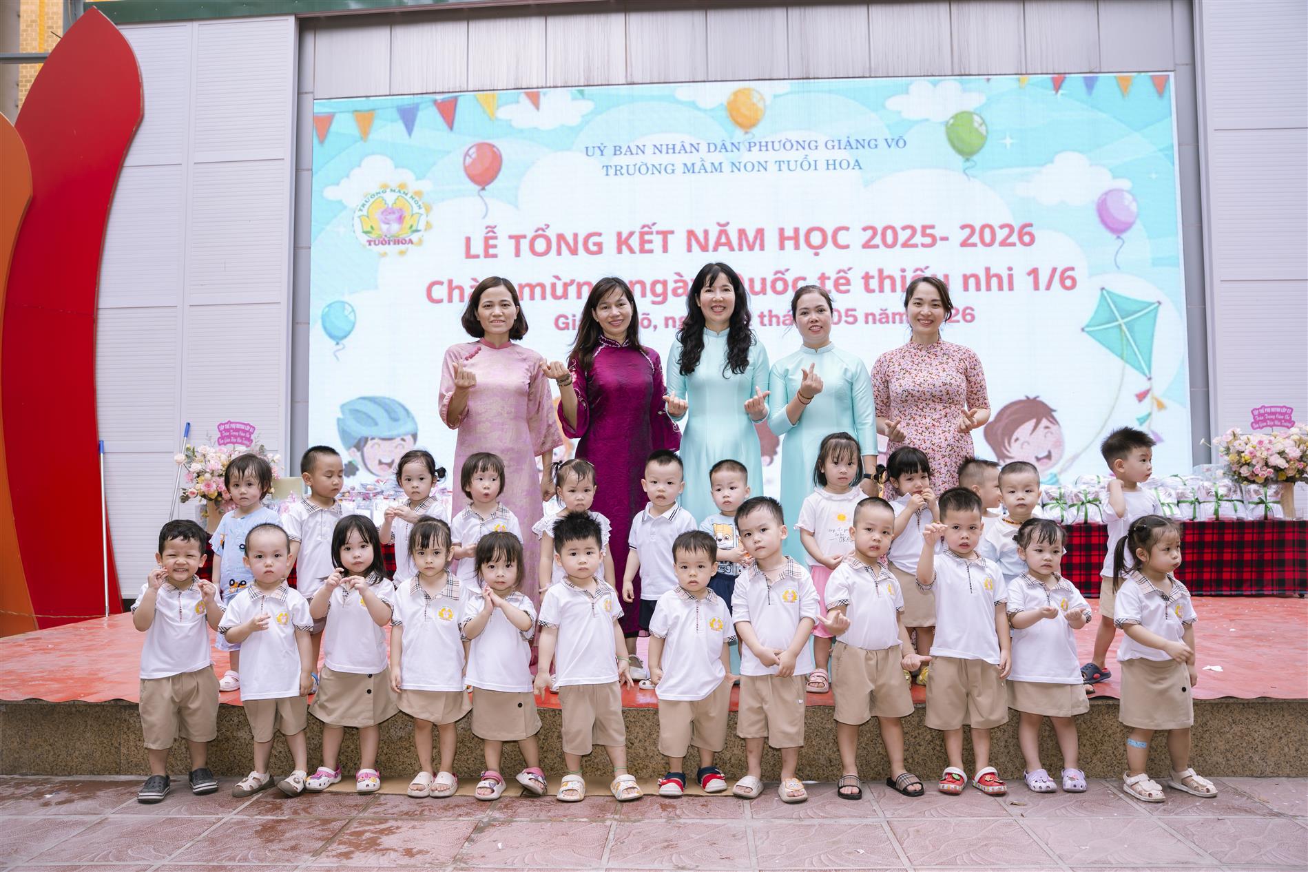Rộn ràng Lễ Tổng Kết năm học - Vui Tết Thiếu Nhi của các bé lớp D3