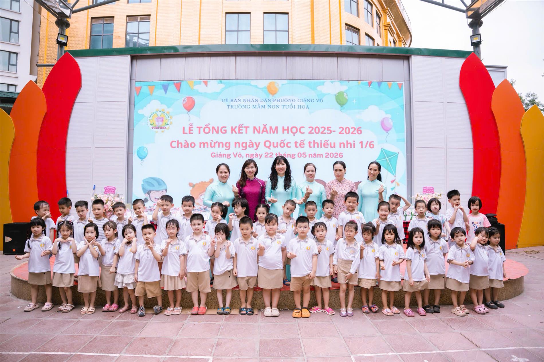 Tổng kết năm học 2025- 2026 đáng nhớ của các bạn nhỏ lớp mẫu giáo nhỡ B3 trường mầm non Tuổi Hoa
