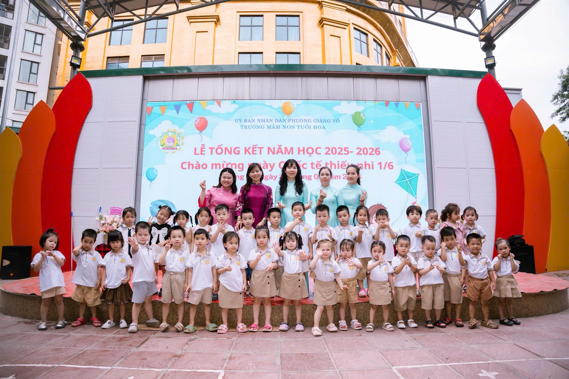Các bé lớp C1 trường mầm non Tuổi Hoa tưng bừng trong lễ tổng kết năm học và quốc tế thiếu nhi 1/6