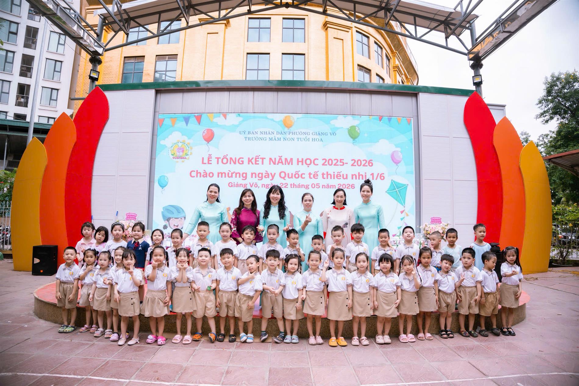 Các bé lớp MGN B1 trường mầm non Tuổi Hoa tưng bừng trong lễ tổng kết năm học và chào mừng quốc tế thiếu nhi 1/6