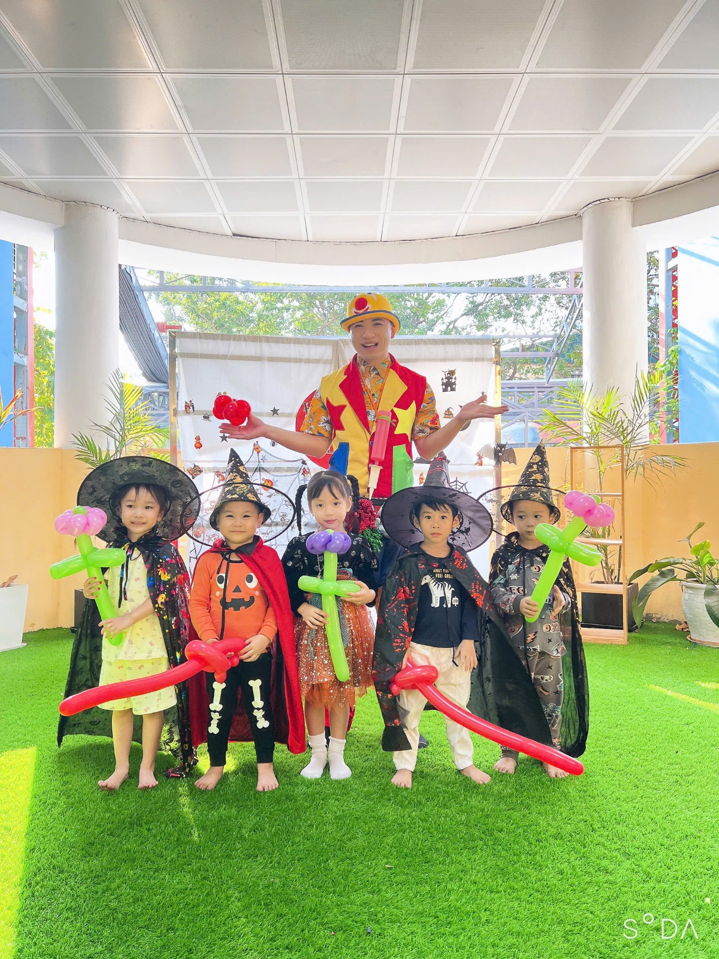 C:\Users\THANH GIONG\Desktop\Ảnh hoạt động B3\he halloween 2.jpg