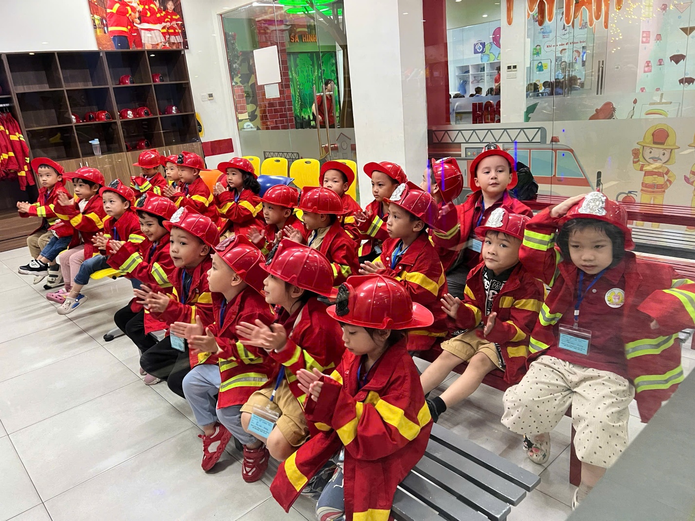 C:\Users\THANH GIONG\Desktop\Ảnh hoạt động B3\Tham quan 8.jpg