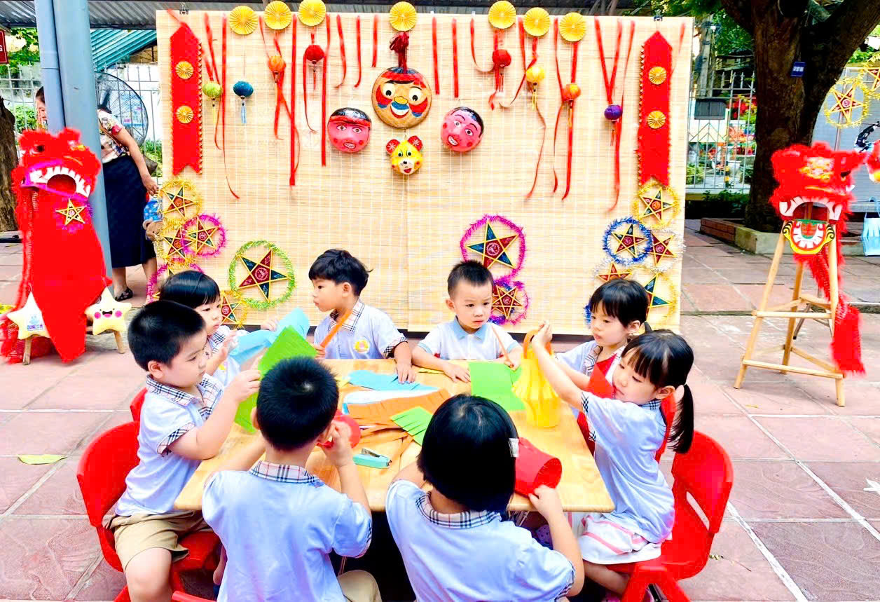 A group of children sitting around a table

AI-generated content may be incorrect.
