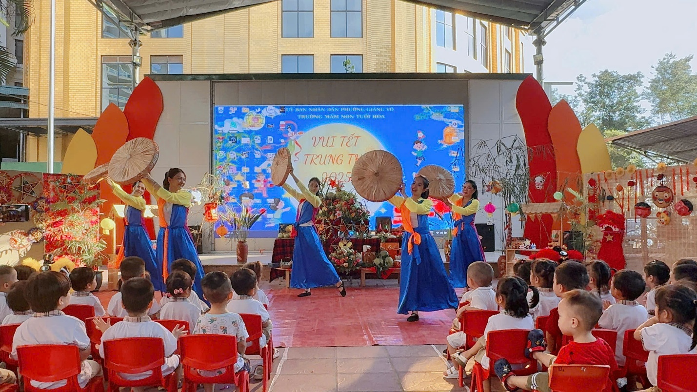 A group of people performing on a stage

AI-generated content may be incorrect.