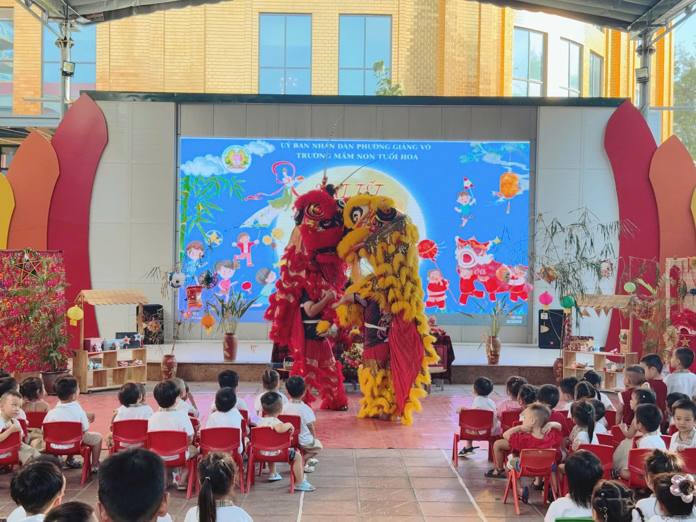 A group of people in a room with a stage and a screen

AI-generated content may be incorrect.