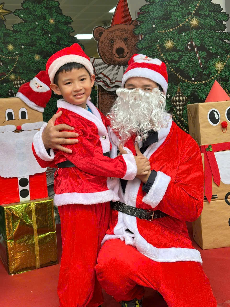 A person and child in santa clothing

Description automatically generated