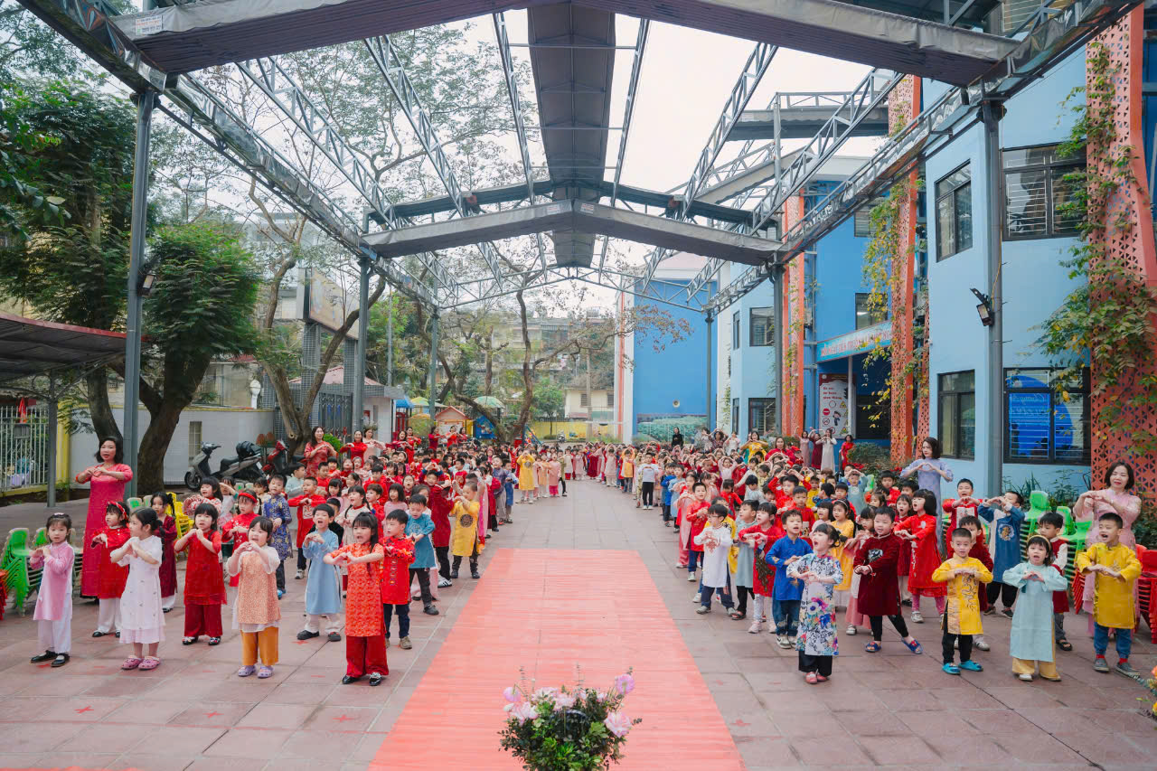 C:\Users\THANH GIONG\Desktop\áo dài 1.jpg