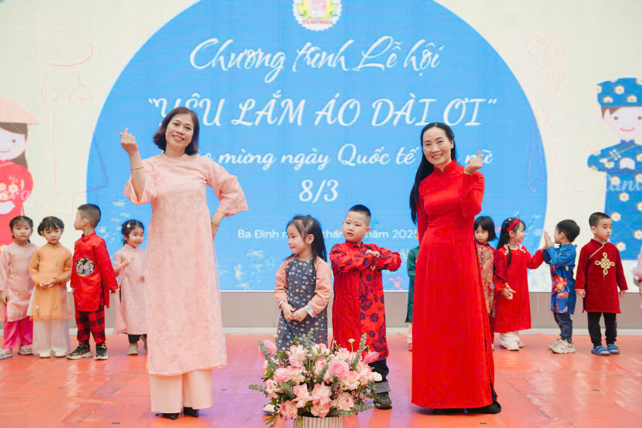 C:\Users\THANH GIONG\Desktop\áo dài 7.jpg
