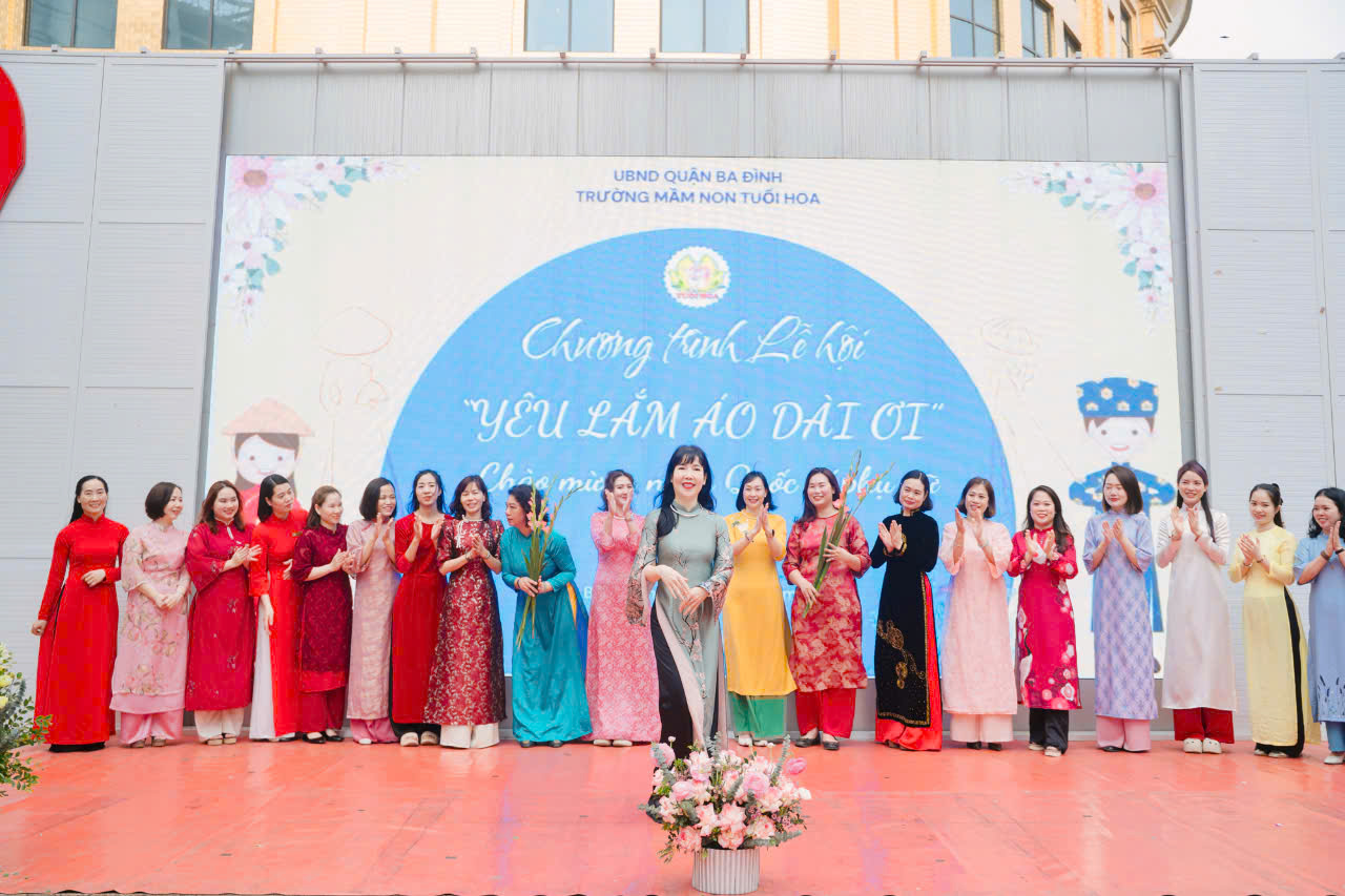 C:\Users\THANH GIONG\Desktop\áo dài 8.jpg