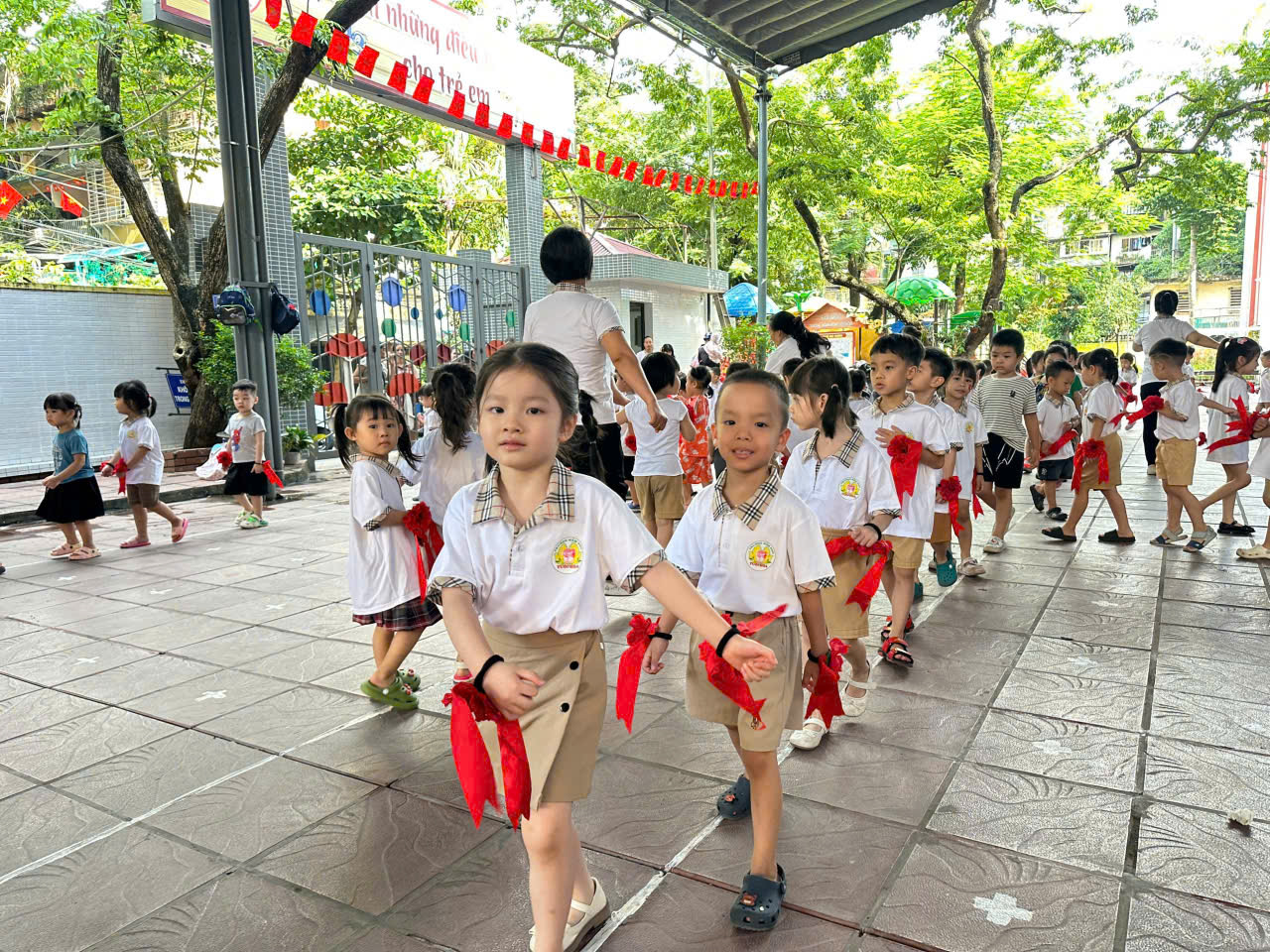 A group of children in uniform

Description automatically generated