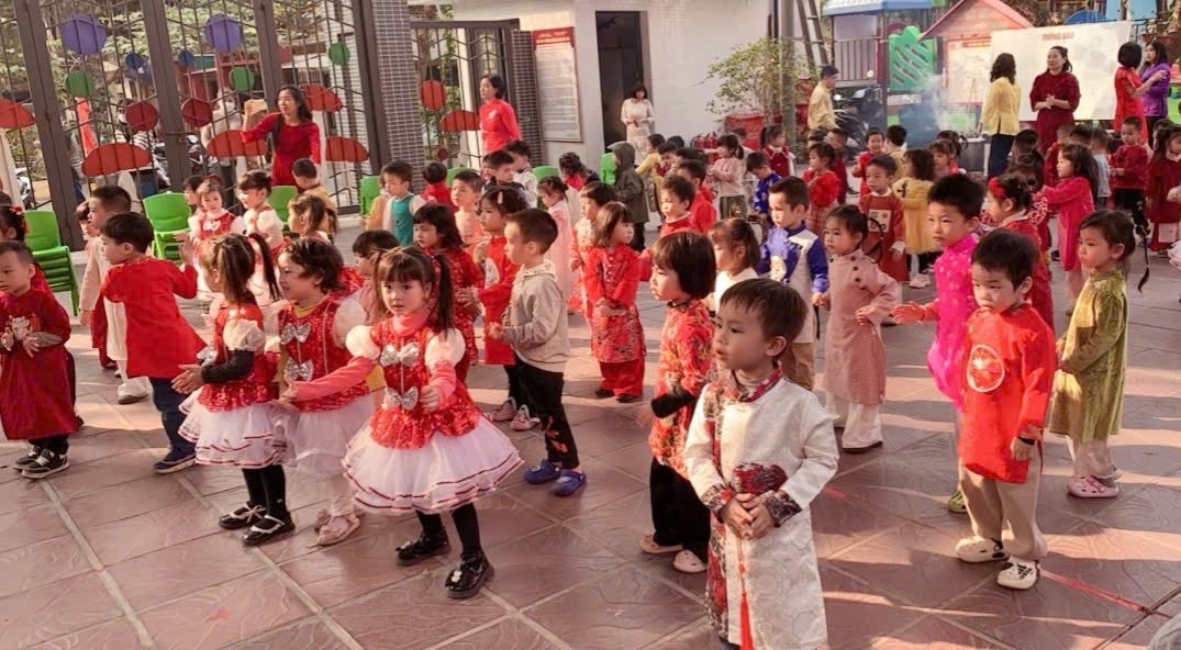 Sự háo hức và sôi nổi hiện lên trong ánh mắt các bé ...