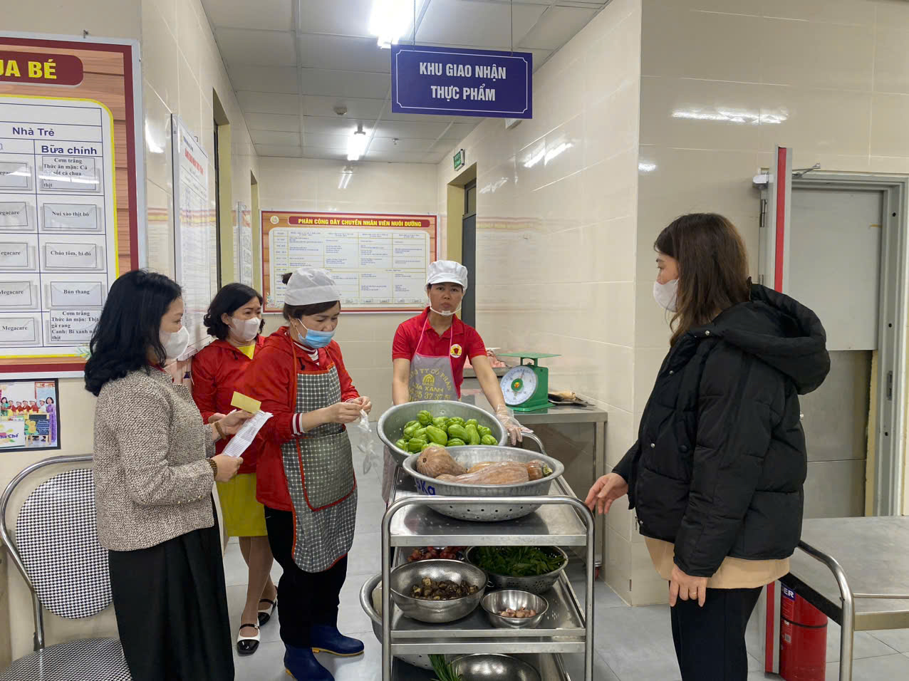 C:\users\thanh giong\Desktop\Nuôi 24-25\ẢNH GIAO NHẬN THỰC PHẨM\z6469916461591_8fe5d64ae57dfafaec32a3992c255033.jpg