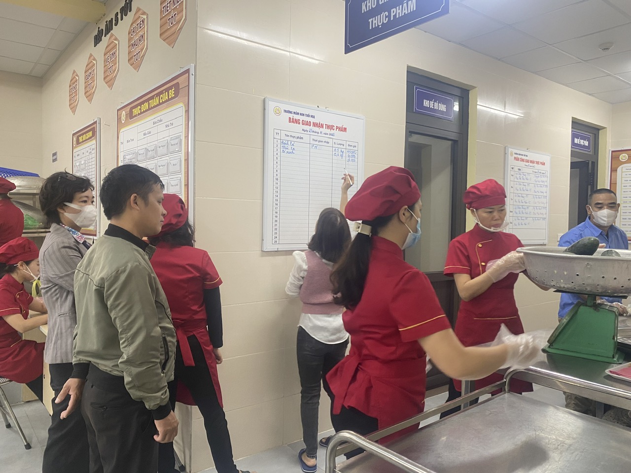 C:\Users\THANH GIONG\Desktop\Nuôi 24-25\ảnh  tổ nuôi\4.jpg