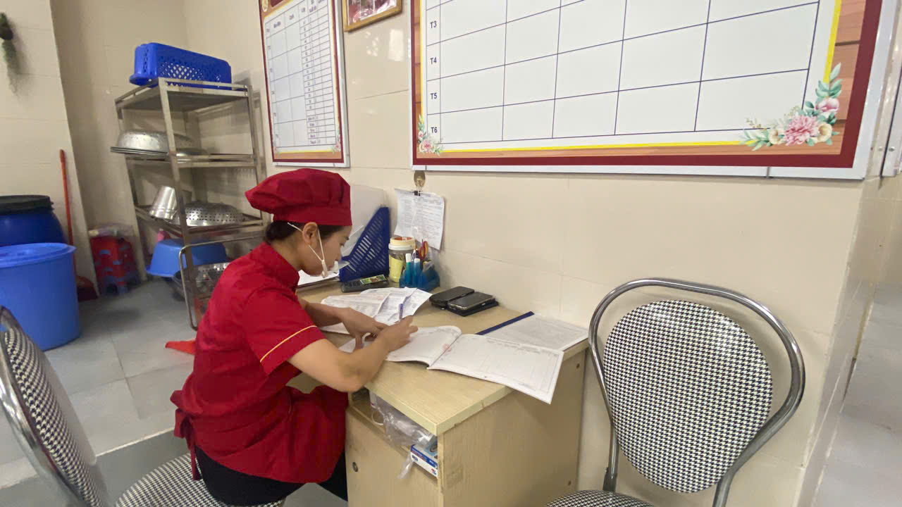 C:\users\thanh giong\Desktop\Nuôi 24-25\ẢNH GIAO NHẬN THỰC PHẨM\z6469926750363_4dc09aae4ac4eca359862102936c8fe5.jpg